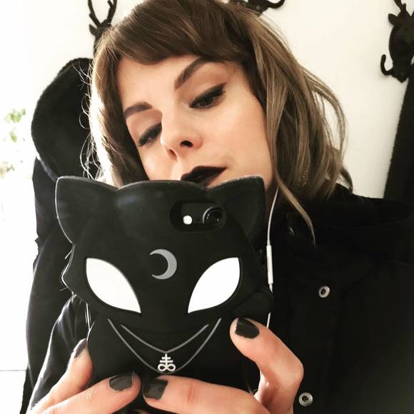 Meet your Posher, Catherine - Picture 1 of 1